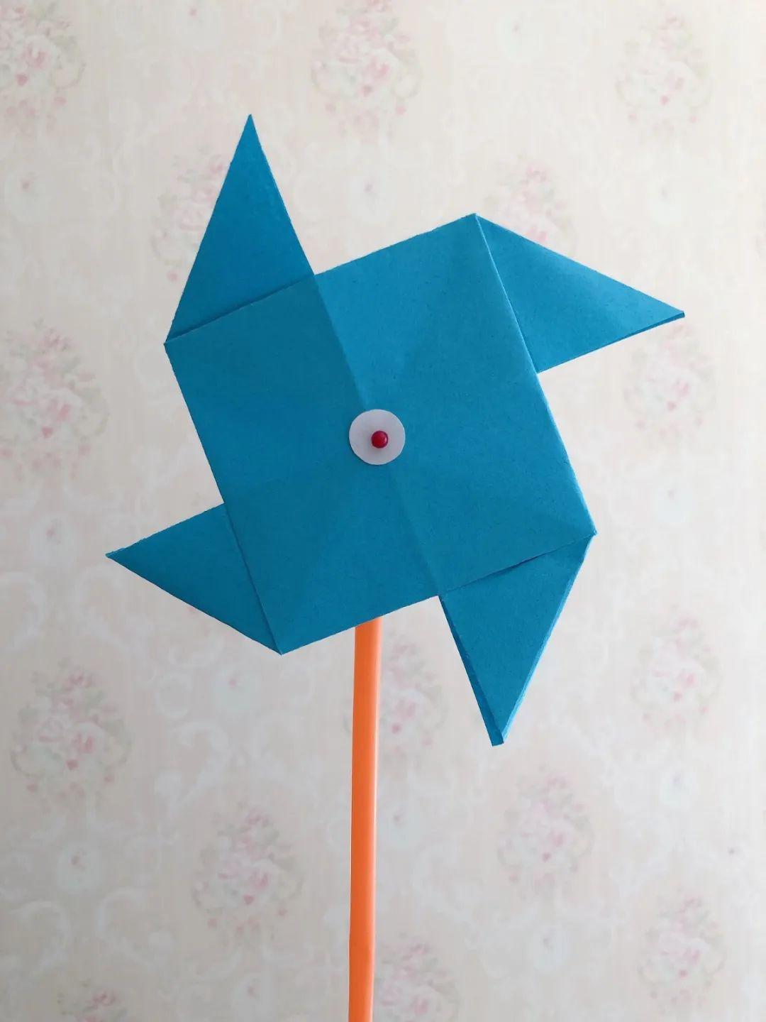 制作过程所需材料中班《风车转转转》2.体验折纸带来的快乐.1.