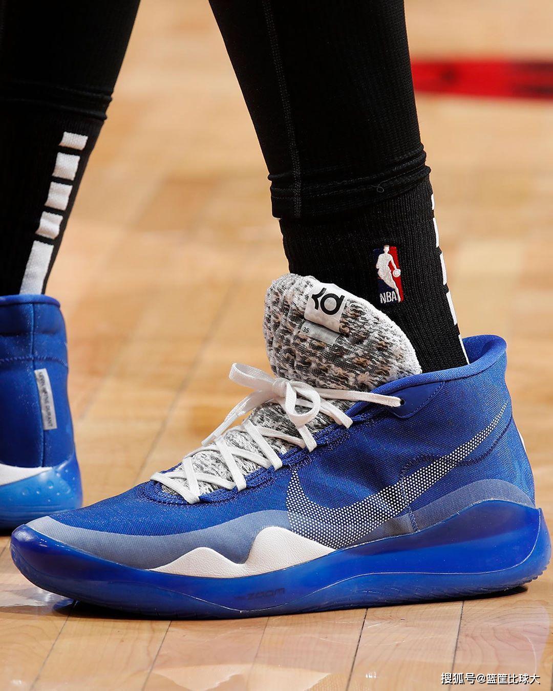 定制战靴致敬科比!西亚卡姆赛场球鞋上脚照欣赏