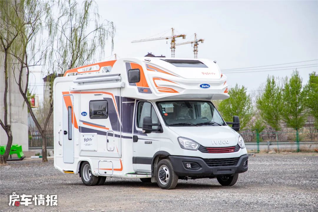 亚特新款房车亮相左右双拓展空间巨大国内独一份8人也住的下