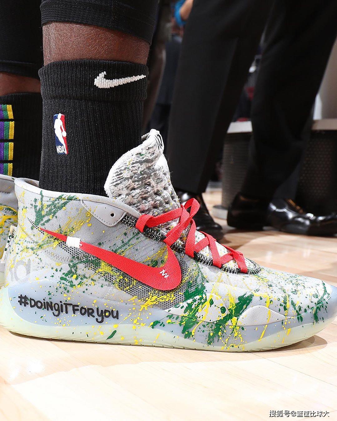 定制战靴致敬科比!西亚卡姆赛场球鞋上脚照欣赏