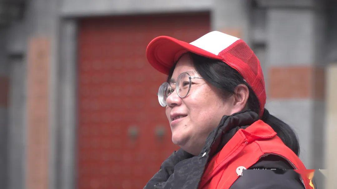 "独脚医生"陈永根:40年行医的他,拄着拐杖走家入户,竭力打通农村防疫"