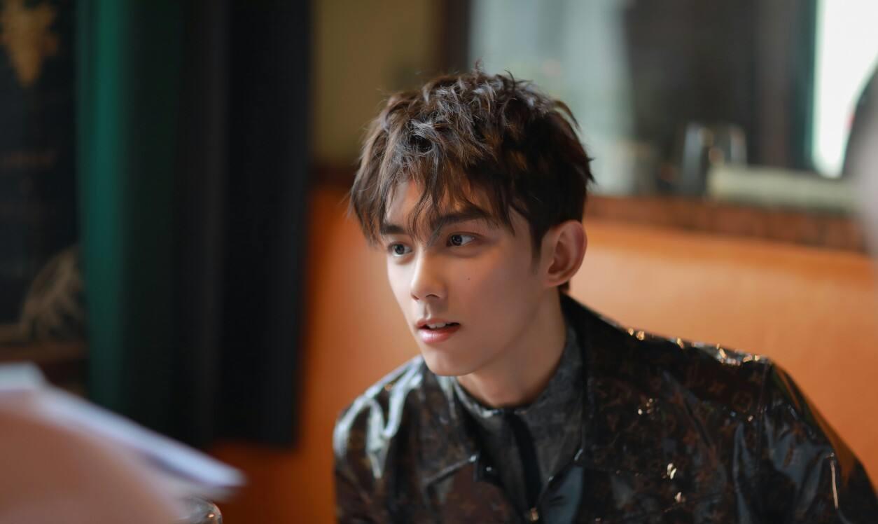 长歌行 迪丽热巴合作童颜男明星吴磊 吃亏显示违和