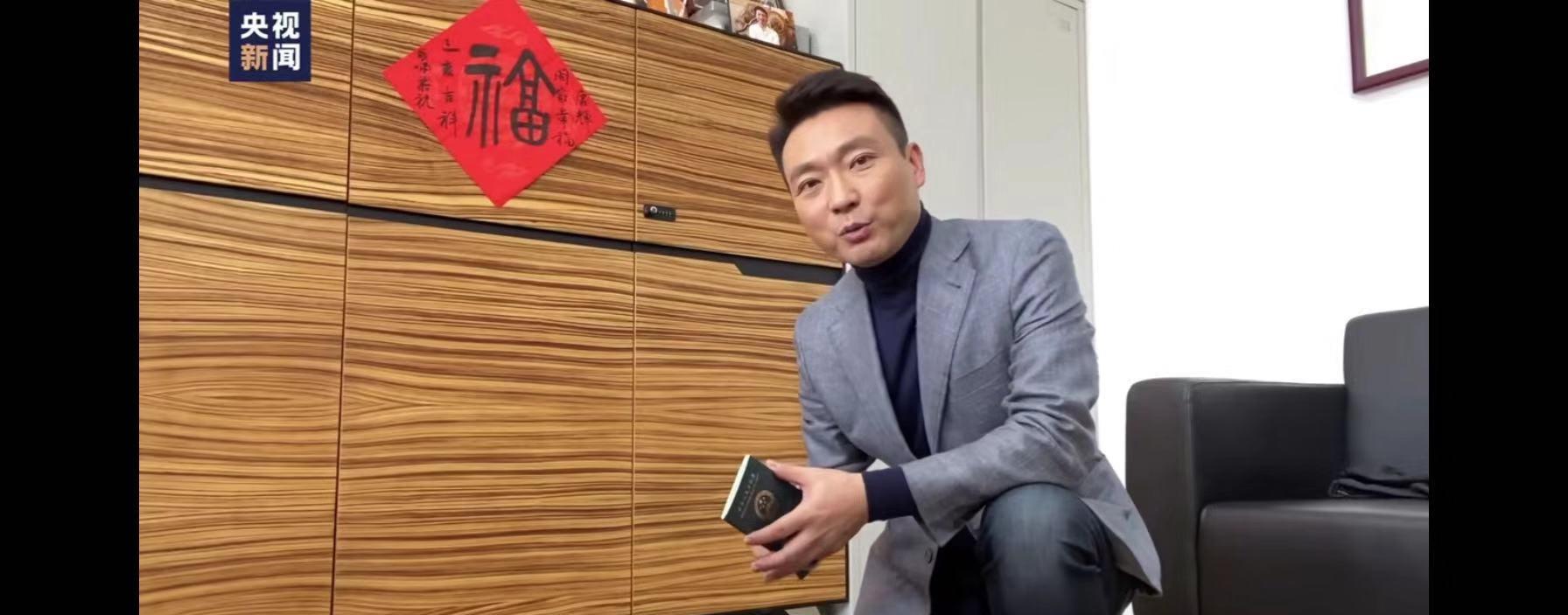 第一次看康辉vlog,47岁的他看起来不是那么严肃,很亲切