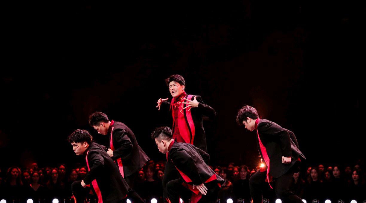 舞蹈风暴街舞独苗半决赛爆发小宇宙这中国风道具太牛了