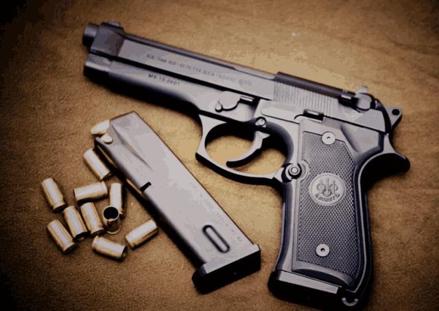 意大利伯莱塔92f型手枪,奥地利格洛克17型手枪,美国柯尔特m2000型手枪