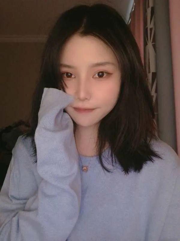 圆脸女孩颜值大赛_自拍