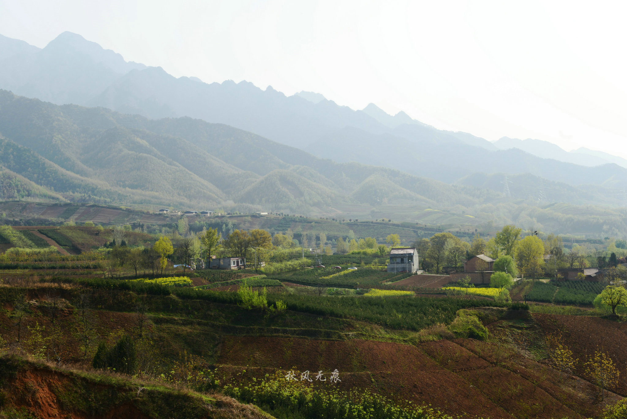 九间房桐花沟,春天大地彩色纹理让人恍然坠入世外桃源