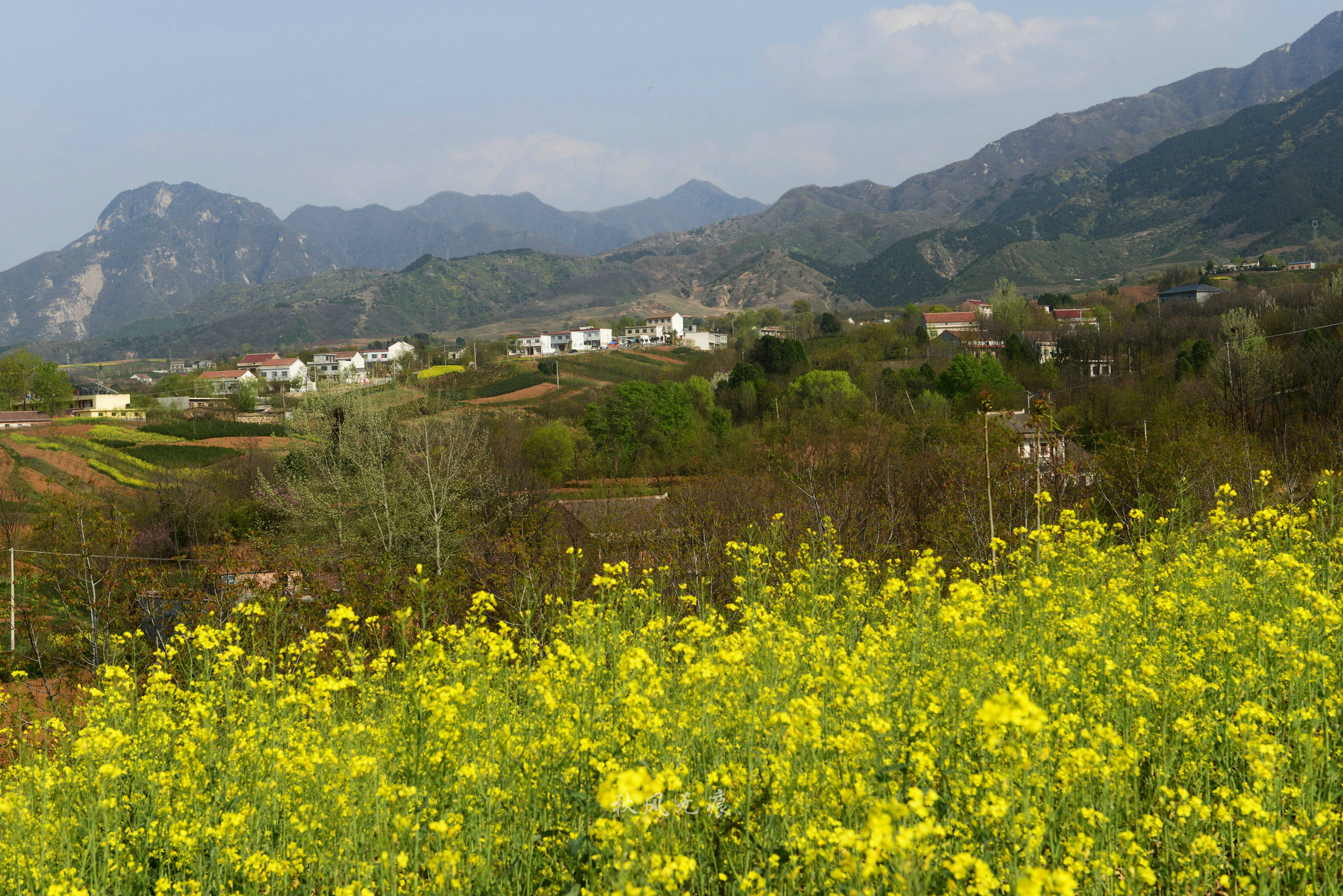 九间房桐花沟,春天大地彩色纹理让人恍然坠入世外桃源