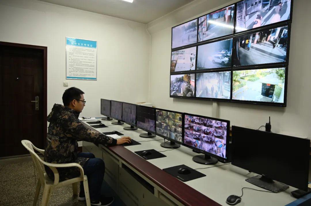 老人怀疑医院收费处未找钱调取监控发现惊人一幕