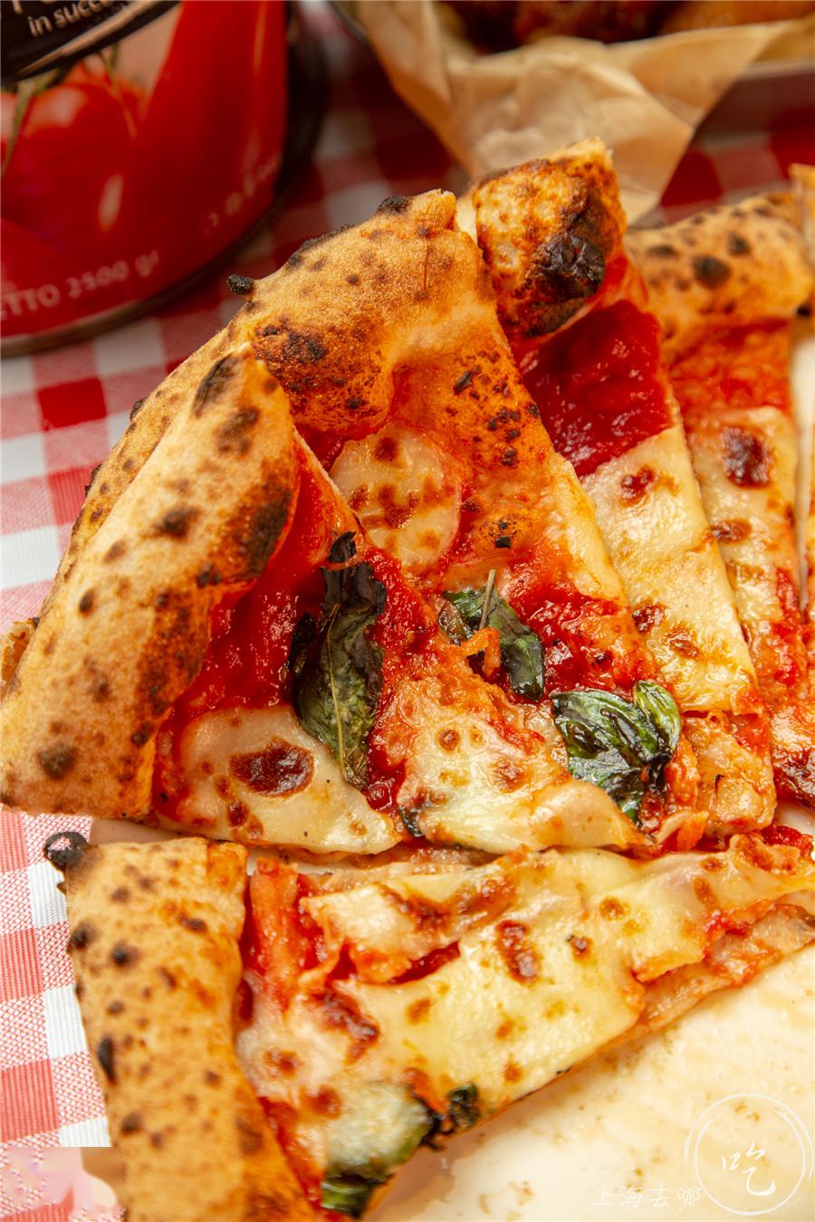 淡黄的芝士蓬松的饼皮5折吃披萨真香