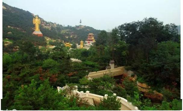 三皇寨景區是嵩山世界地質公園,嵩山風景名勝區和嵩山國家森林公園的