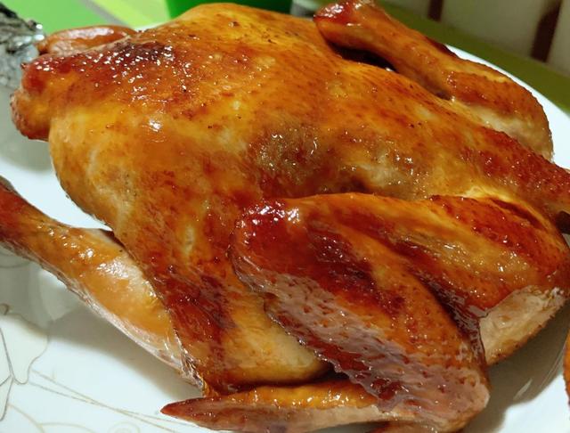 想吃烤鸡不用买,在家做超简单,皮脆肉嫩,香到差点连骨头都啃了