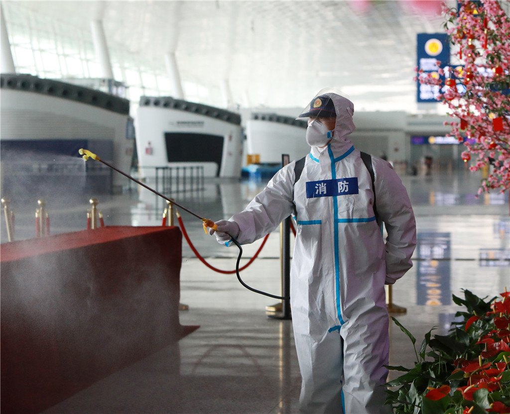 160名消防员消杀护航武汉天河国际机场复航