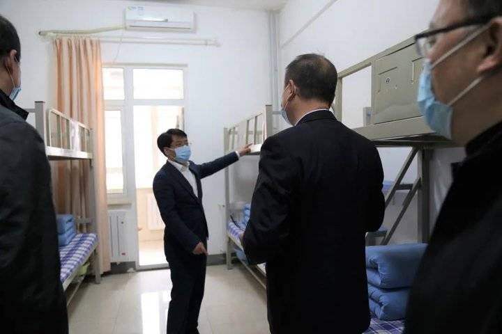 山东省教育厅厅长邓云锋到济南历城二中视察开学准备工作