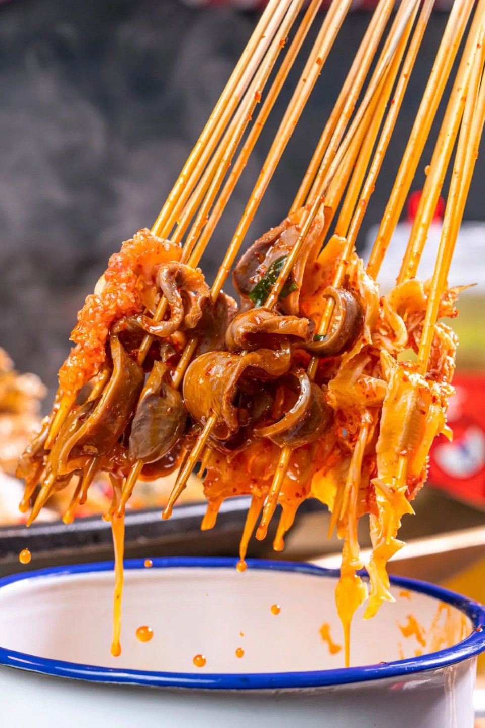 红油泡着小郡肝,毛肚,豆皮.很是入味.