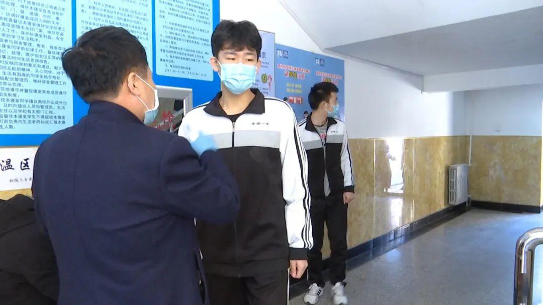 头条全力迎接开学安图县第一中学举行疫情防控应急演练