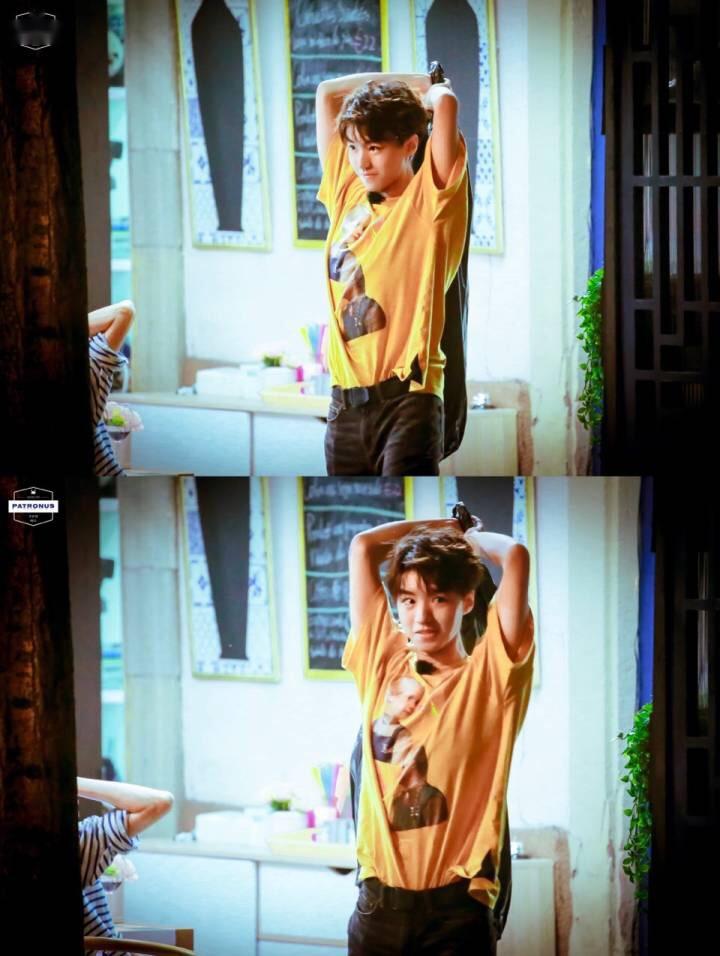 王俊凯扛肩式提包合集最帅偶像男主必属凯