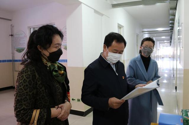 新城区委书记魏红军调研学校复学和疫情防控工作