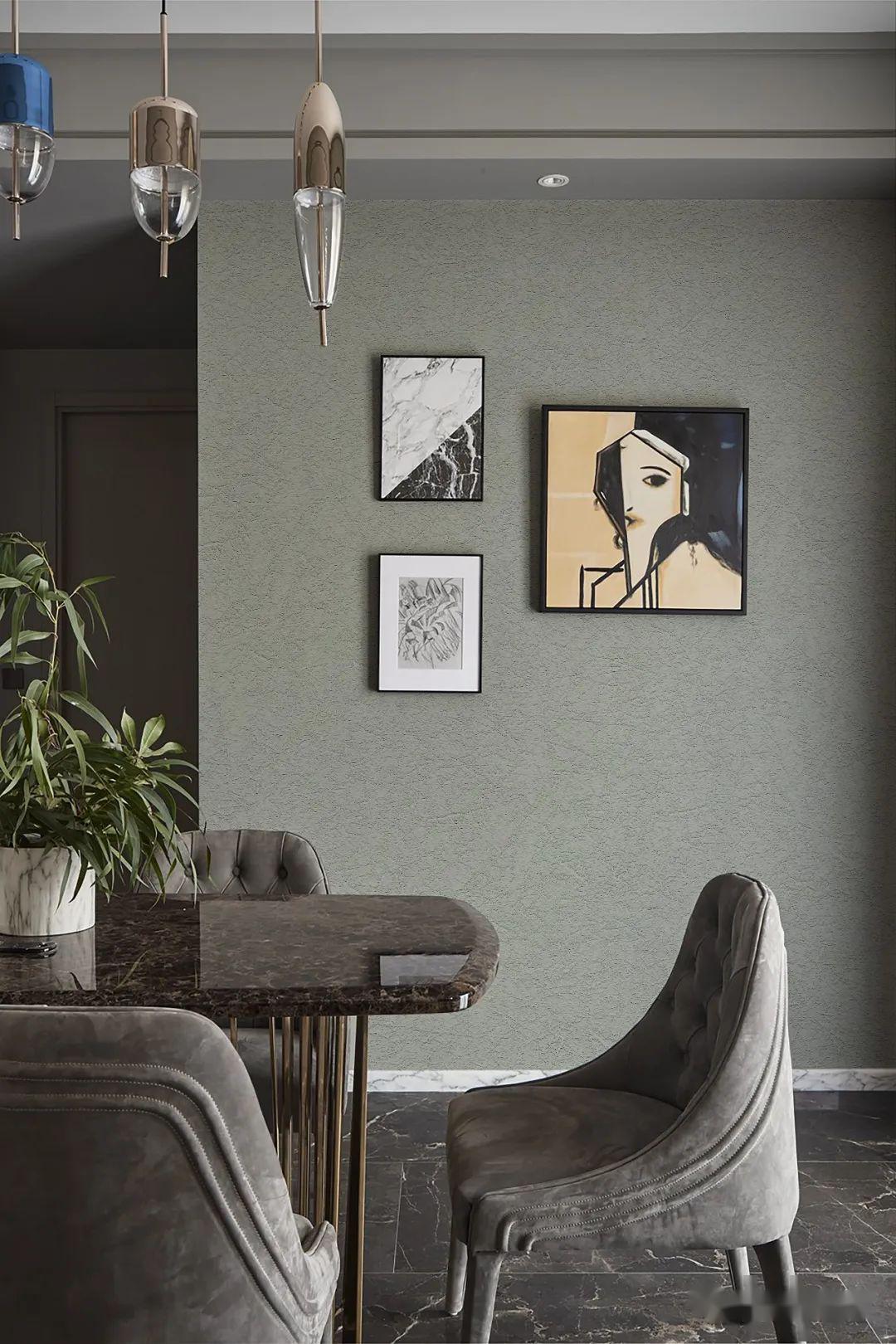 搭配,优雅气息勾勒而出,高贵气场顺势而发,暖灰色艺术漆墙布沉稳大气