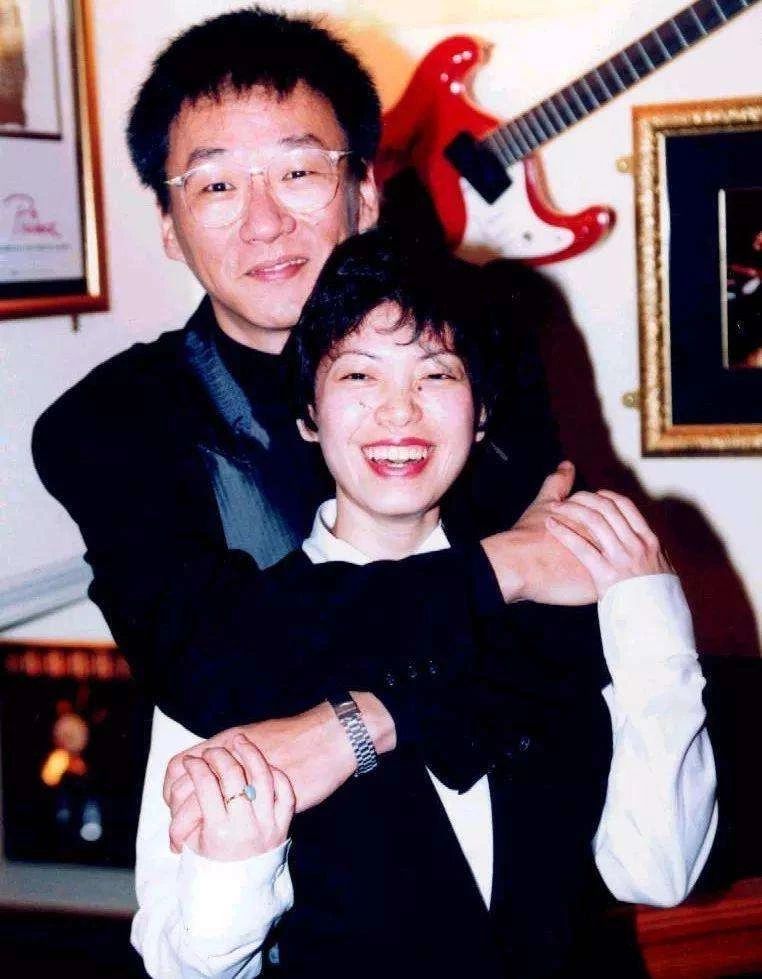 原创相爱三十年老公带着年轻的情人和孩子闹离婚说好的丁克呢