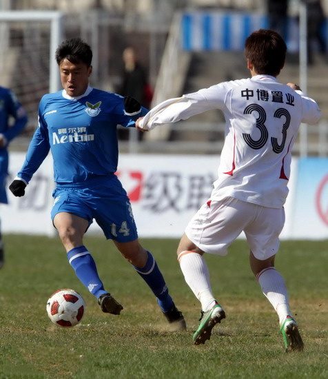 原创大连足球史上今天阿尔滨中甲主场首秀4比0湖北中博开局2连胜