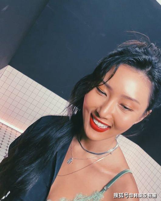 原创mamamoo华莎的身材有多好古铜色皮肤散发健康性感美的身材