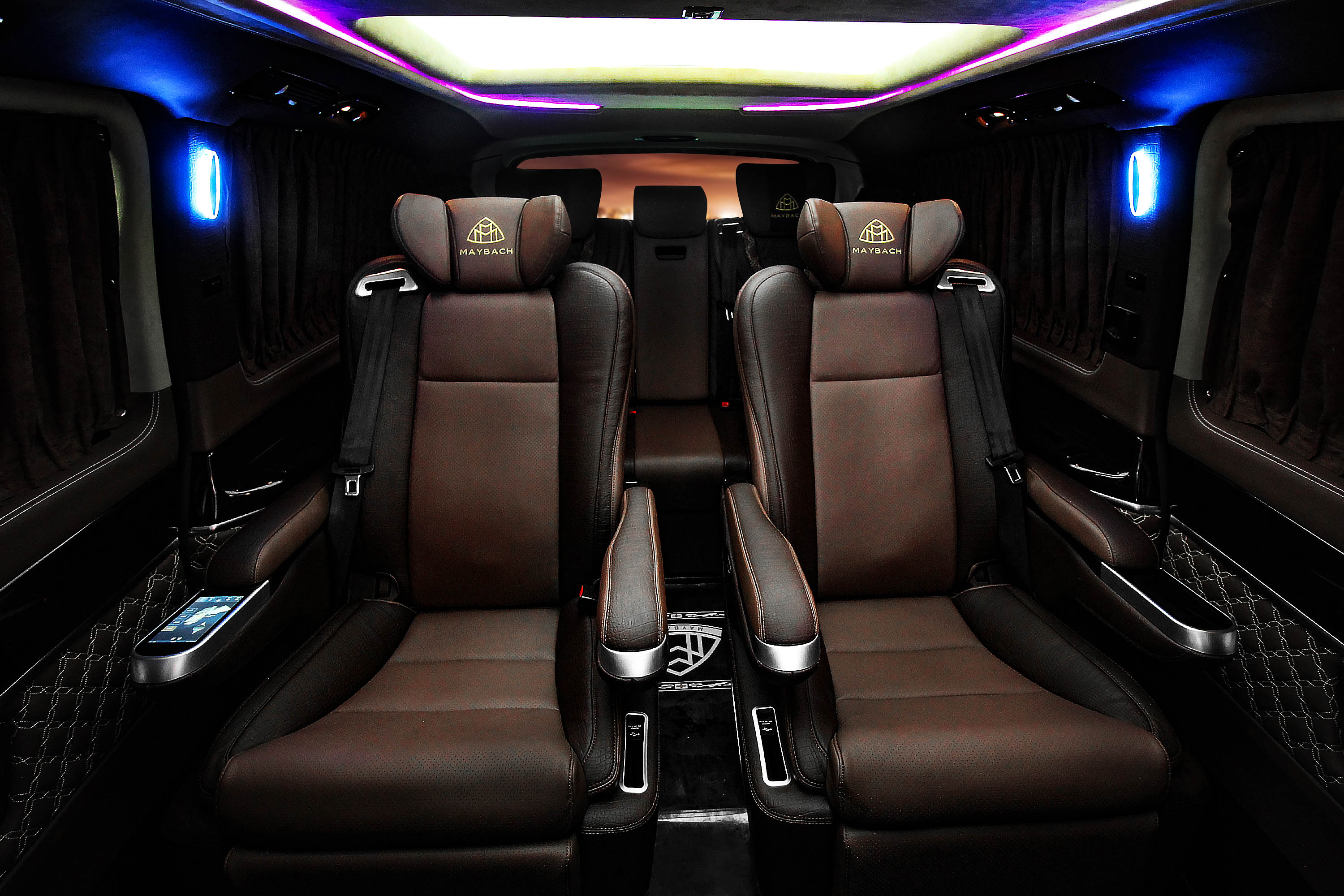 奔驰v260改迈巴赫内饰改装界的泥石流