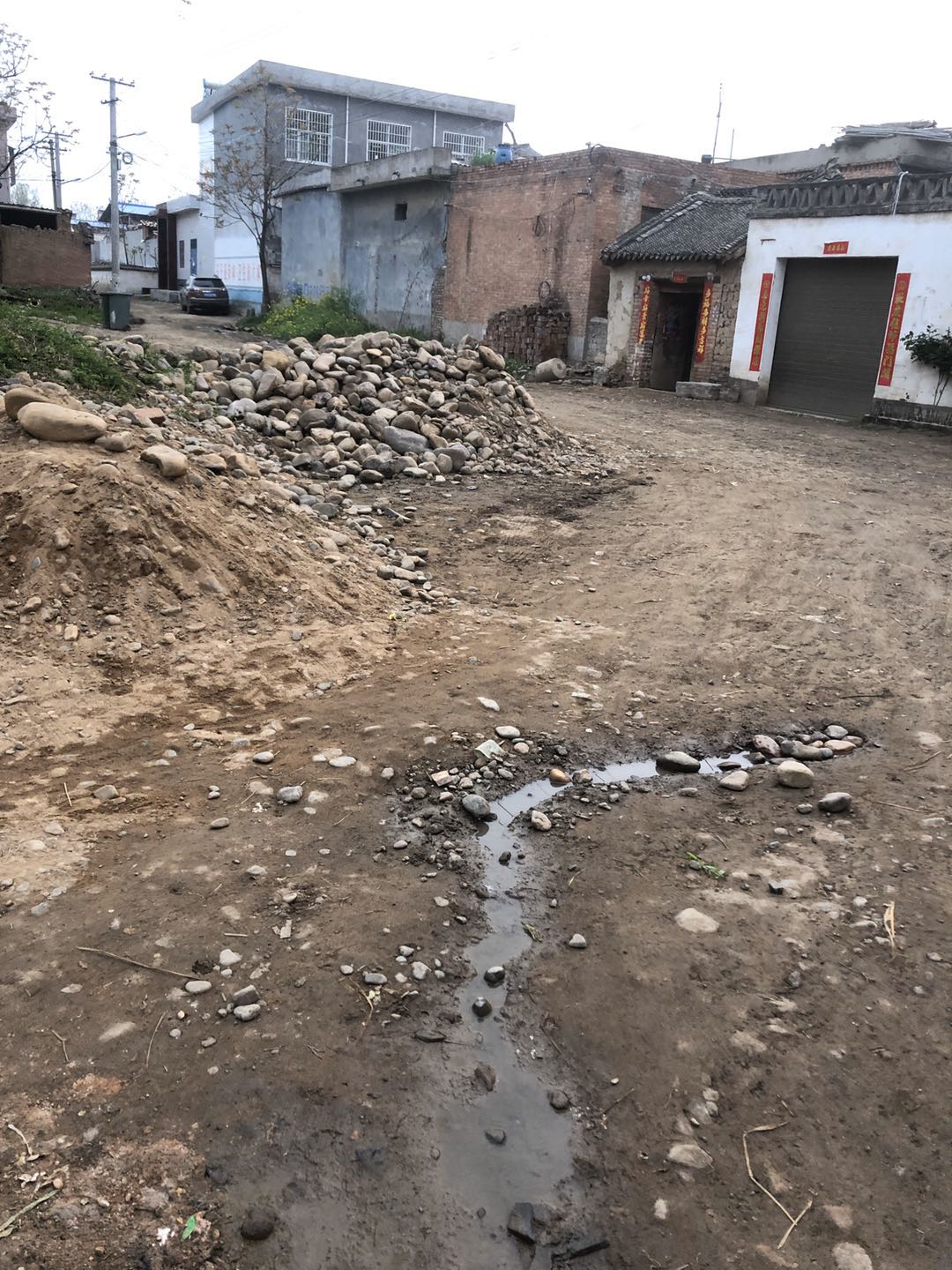 河南汝州市小屯镇玉王村启动村村通工程村民半喜半忧