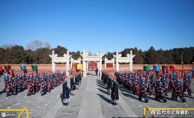 影视剧中文武百官上朝感觉皇帝很有范儿现实中皇帝真实感觉怎样