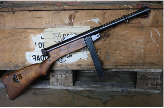 波波沙冲锋枪:该枪是苏联时期的苏军的制式武器,拥有强大的实战效率