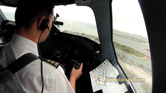 驾驶舱内看空客a310降落而这个硬着陆连机长都弹跳了起来