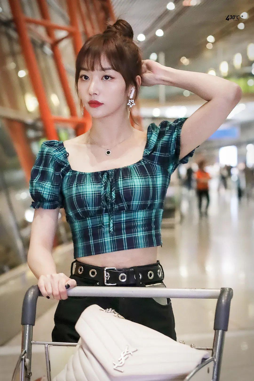 代表爱豆:孙珍妮《创造营2020》这边也有不少穿衣风格甜甜美美的少女