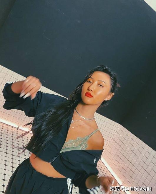 原创mamamoo华莎的身材有多好古铜色皮肤散发健康性感美的身材