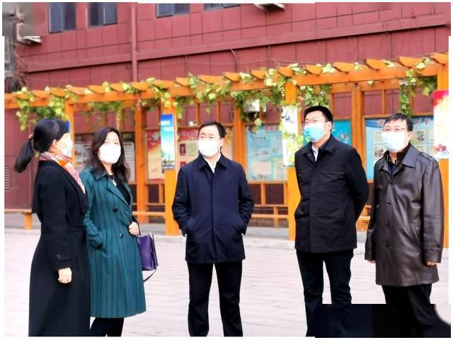 新城区委书记魏红军调研学校复学和疫情防控工作