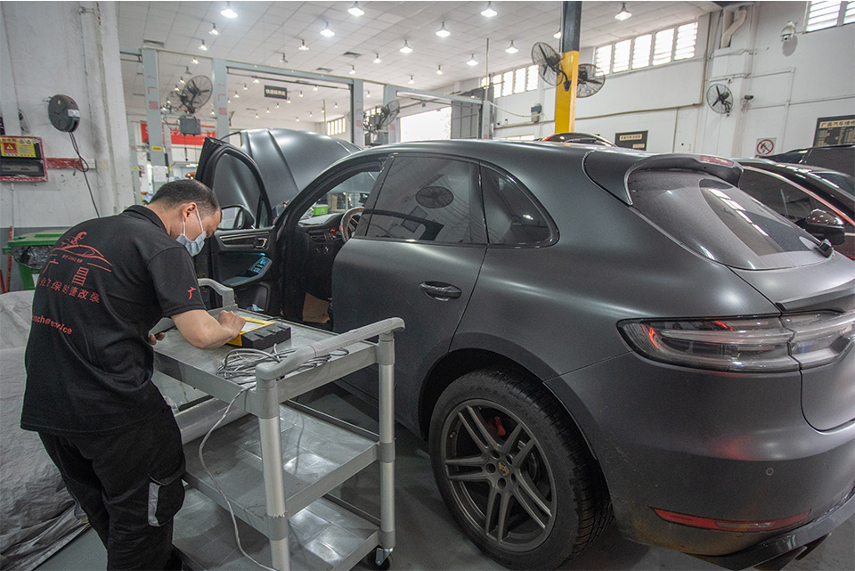 2019款黑色保时捷macan刷oct 252动力刷305动力_搜狐汽车_搜狐网