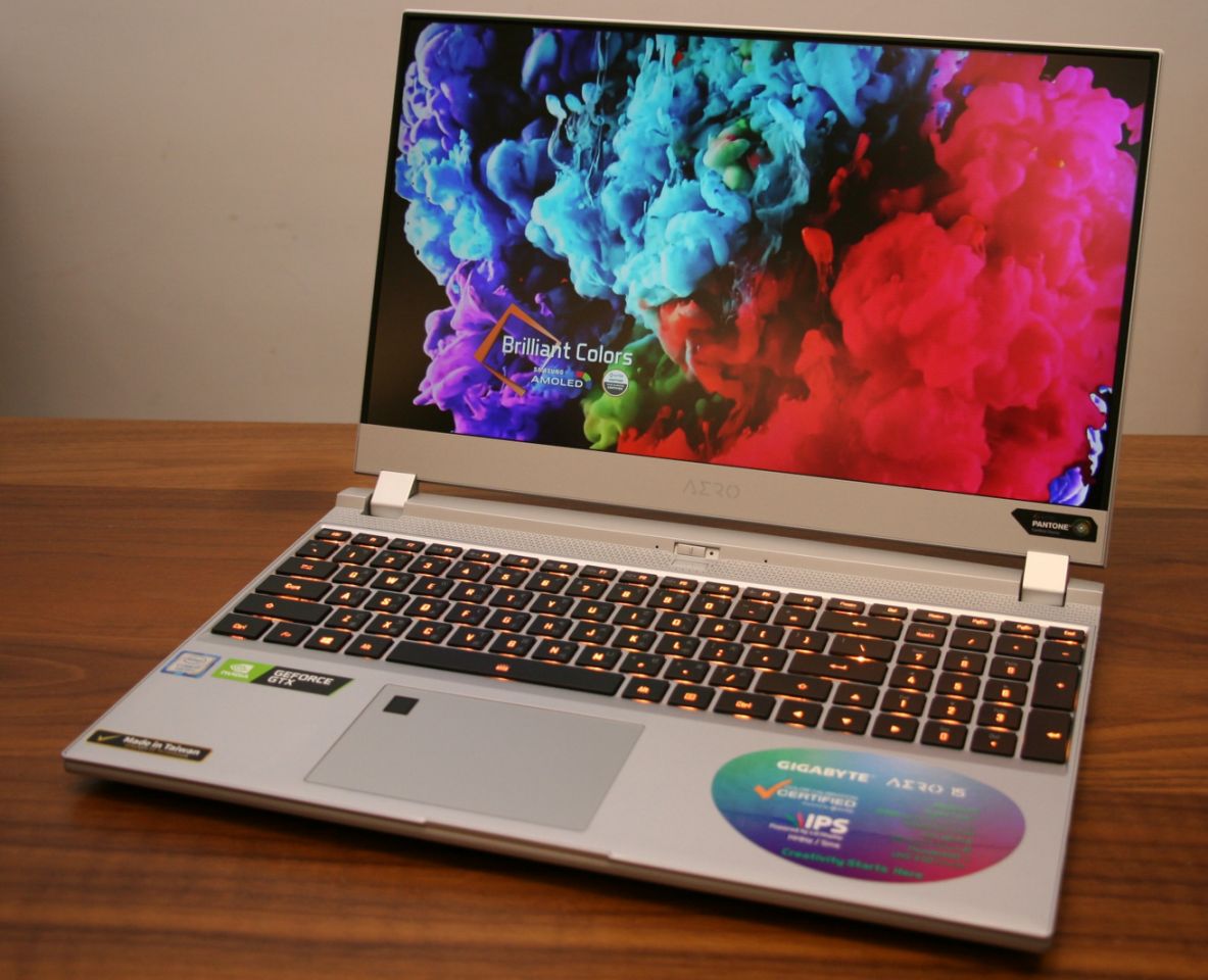 最强跨界笔电诞生技嘉aero15冰晶银超窄边框笔电开箱评测