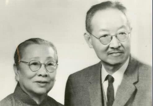 但是他曾经写过这样一首歌《教我如何不想她》,这首歌曲是刘半农先生