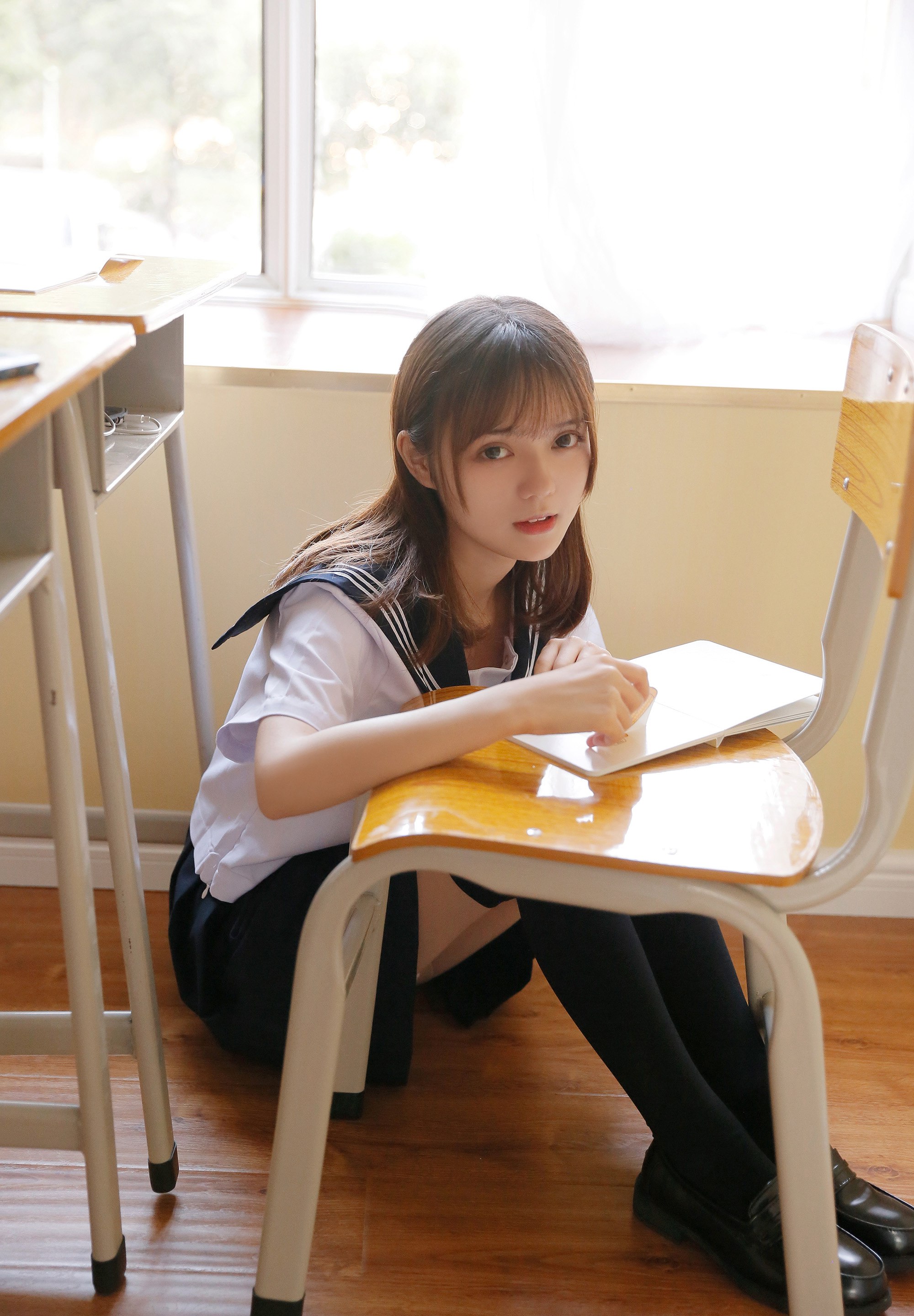 课桌前的jk少女