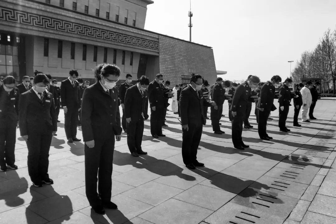 對抗擊新冠肺炎疫情鬥爭降半旗鄭州局集團公司機關及各單位今日