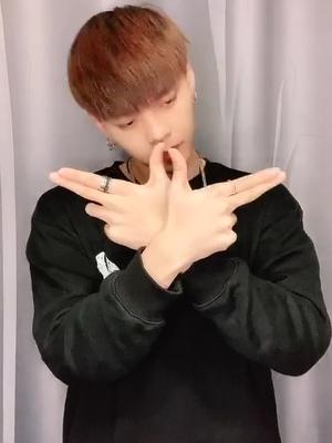 那么问题来了你们是看脸还是手下山手势舞下山