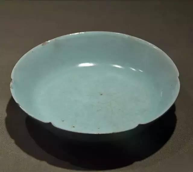 传世汝窑瓷器与出土汝窑瓷器对比鉴赏看看差别怎么样