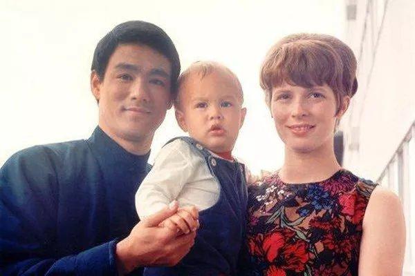 享年28岁的李小龙之子,到底死在谁的枪下?_李国豪