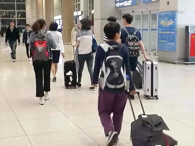 包机回国!1.5万英国小留学生返家有望,留学是为接受更好的教育