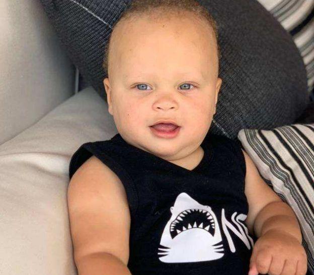 难怪都叫库里儿子"卡中锋",居家锻炼照流出,确定只有1岁半?_孩子