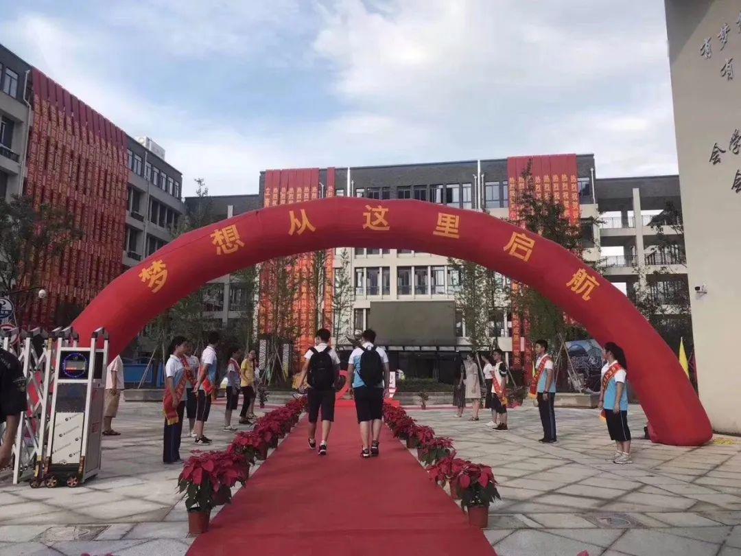 戴建华,杭州市上泗中学校长,书记,中学高级教师,杭州市优秀教师,杭州