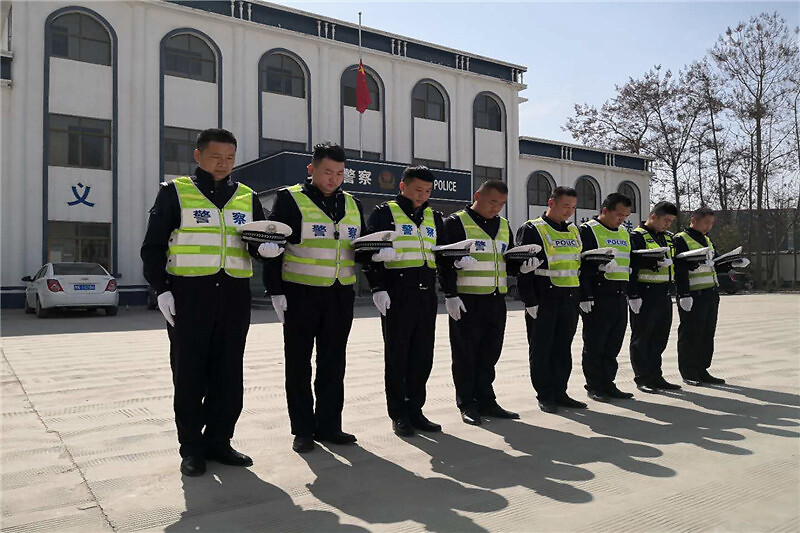 商丘市公安局交警支队降半旗默哀3分钟
