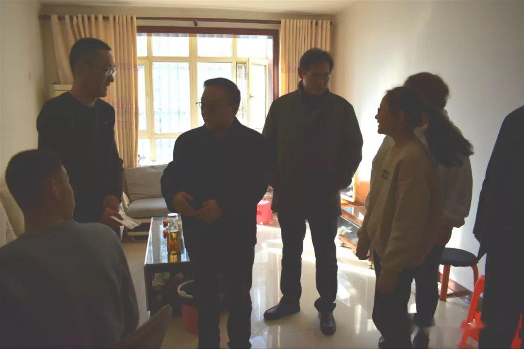 沧州市人大常委会副主任谢恩国 到南皮县走访慰问低保户,困难职工