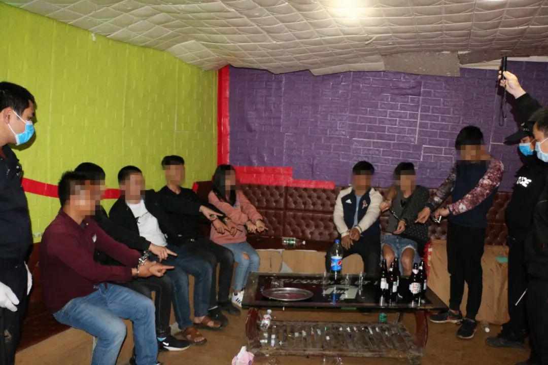 崇左一野外养殖场成聚众吸毒窝点警方突袭一锅端