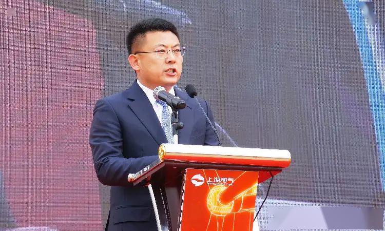 市委书记刘宏涛出席仪式并致辞烟台市副市长崔宗涛在仪式上致辞,他