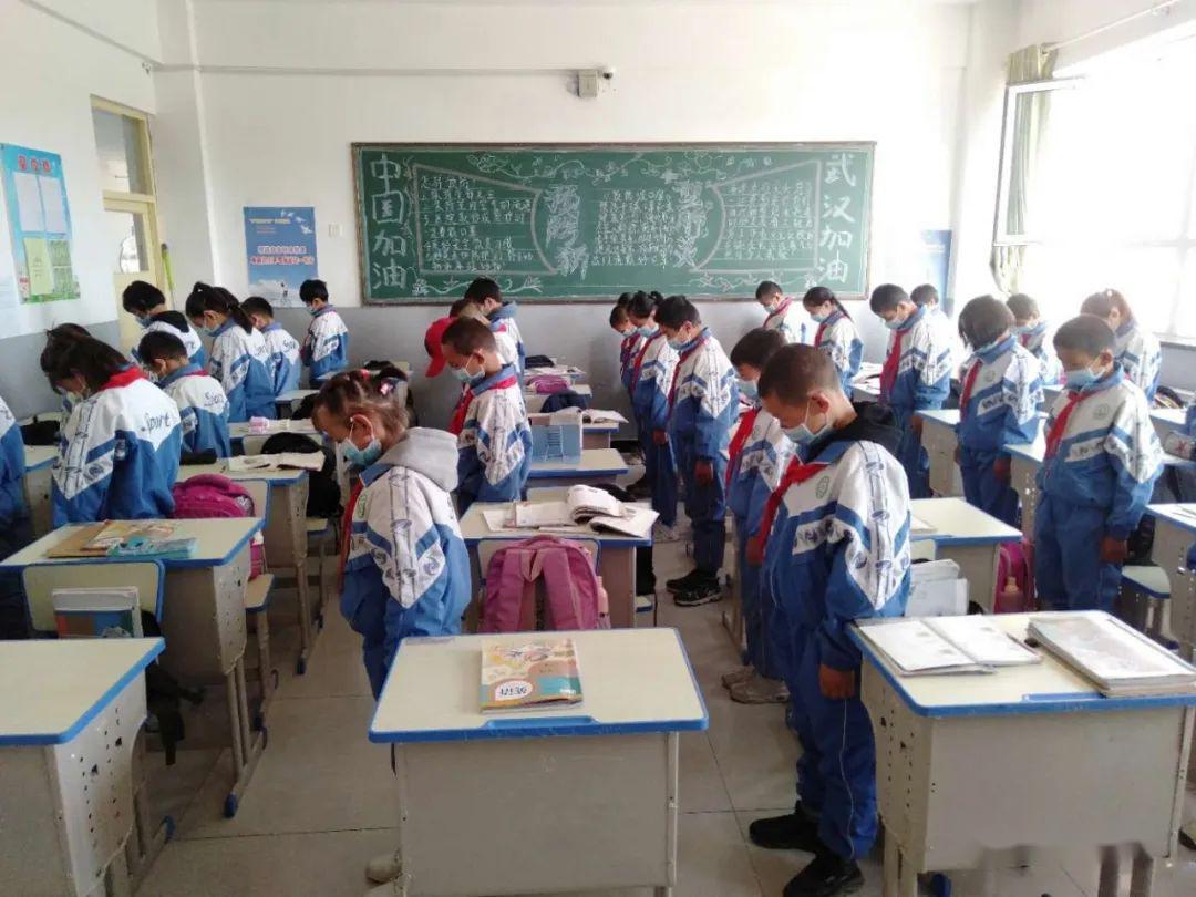 巴里坤县第三中学图片